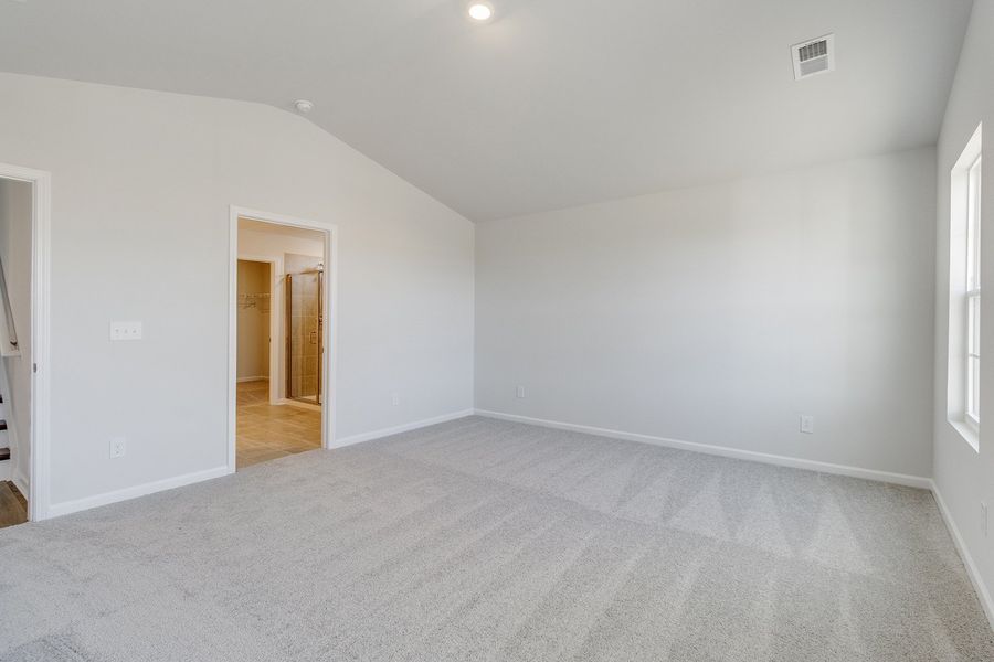 Spacious, unfurnished interior of a new home in Winston Point, Gilbert (Image 23).