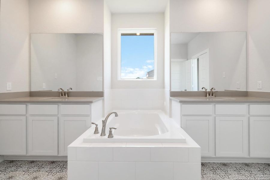 Furnished interior view inside a new home in Bonita Vista, Pleasanton (Image 7).