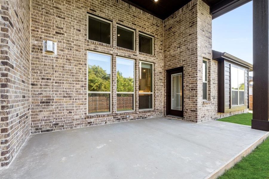 Exterior details and patio area of a home in Triple Diamond Ranch, Mansfield (Image 3). Exterior details and patio area of a home in Triple Diamond Ranch, Mansfield (Image 3).