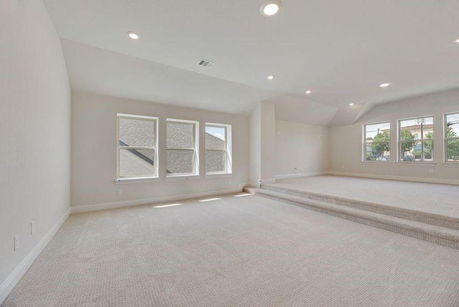 Spacious, unfurnished interior of a new home in Heritage Ridge Estates, Plano (Image 16).