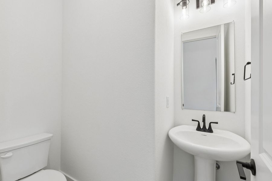 Furnished interior view inside a new home in Dove Hollow, Waxahachie (Image 16).