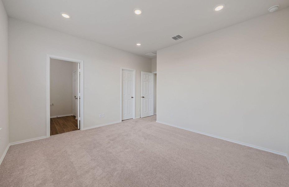 Spacious, unfurnished interior of a new home in Sunfield, Buda (Image 12). Spacious, unfurnished interior of a new home in Sunfield, Buda (Image 12).