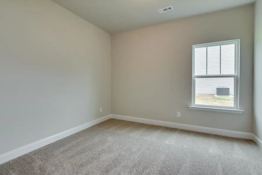 Spacious, unfurnished interior of a new home in , Edgefield (Image 9).