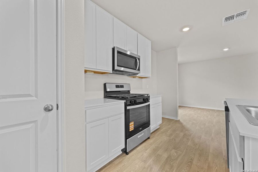 Furnished interior view inside a new home in Bollinger, Uhland (Image 4).