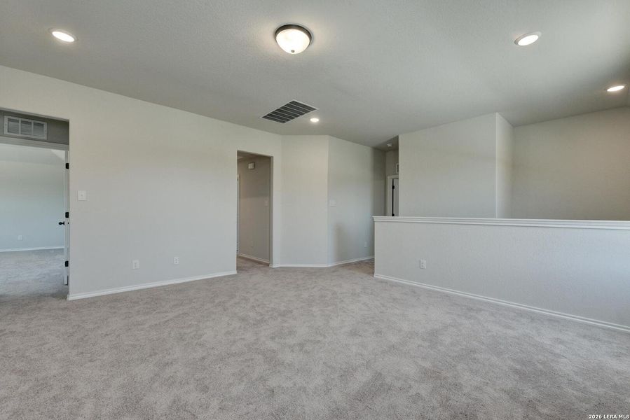 Spacious, unfurnished interior of a new home in Hennersby Hollow, San Antonio (Image 20).