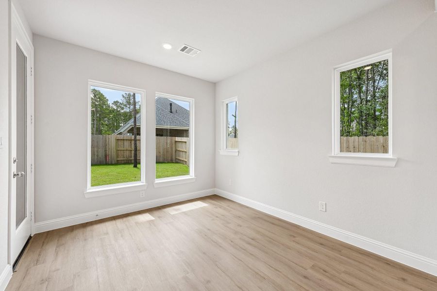 Spacious, unfurnished interior of a new home in Woodhavyn 50', Magnolia (Image 16). Spacious, unfurnished interior of a new home in Woodhavyn 50', Magnolia (Image 16).
