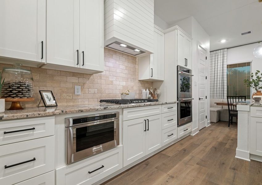 Fully loaded chef-ready kitchen. Fully loaded chef-ready kitchen.