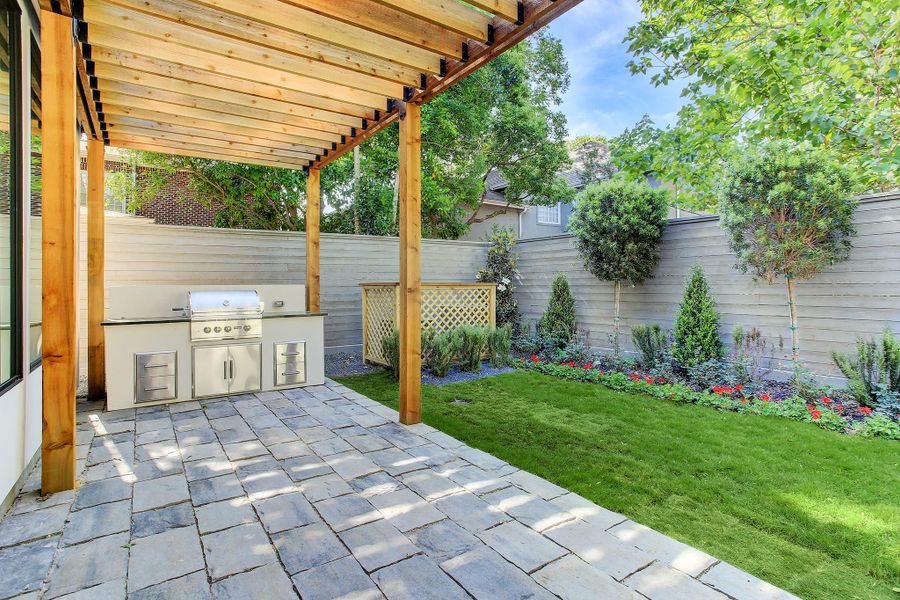 Great outdoor kitchen with pergola and lush landscaping. Please note the 8' cap and rail horizontal cedar fence. Great outdoor kitchen with pergola and lush landscaping. Please note the 8' cap and rail horizontal cedar fence.