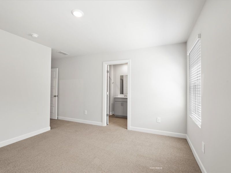 Spacious, unfurnished interior of a new home in Avalon Townes, Lyman (Image 15).