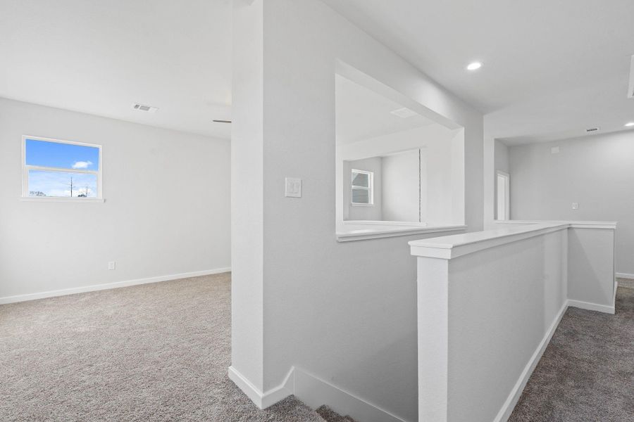 Spacious, unfurnished interior of a new home in , Conroe (Image 34).