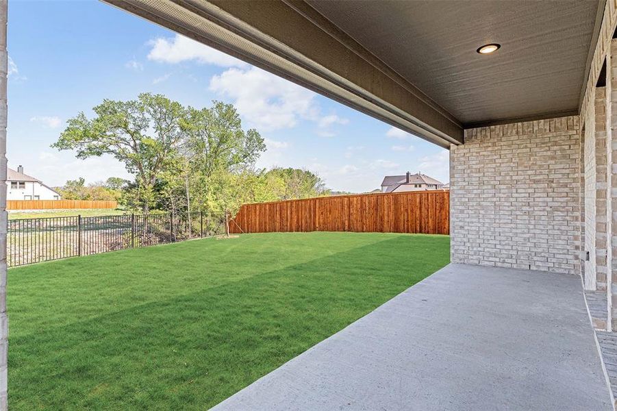 Exterior details and patio area of a home in Liberty, Melissa (Image 23).