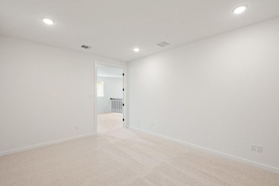 Spacious, unfurnished interior of a new home in Wolf Ranch, Georgetown (Image 25).
