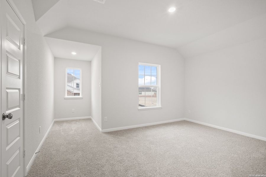 Spacious, unfurnished interior of a new home in Hunters Ranch, San Antonio (Image 23).