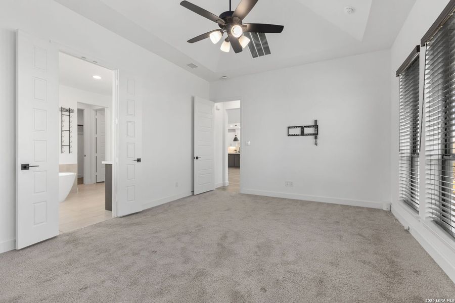 Spacious, unfurnished interior of a new home in Esperanza, Boerne (Image 25).