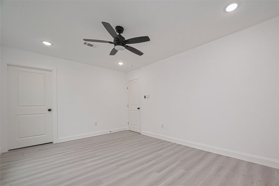 Spacious, unfurnished interior of a new home in , Houston (Image 22).