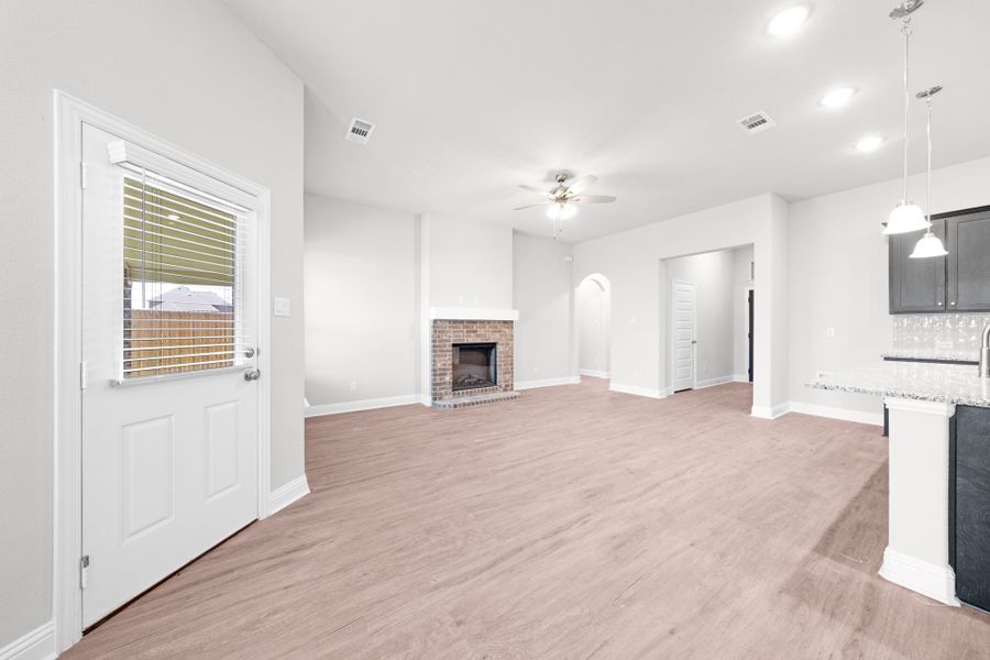 Spacious, unfurnished interior of a new home in Summerwood, Red Oak (Image 16).