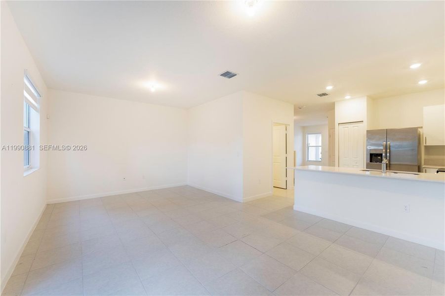 Spacious, unfurnished interior of a new home in , Lauderhill (Image 18).