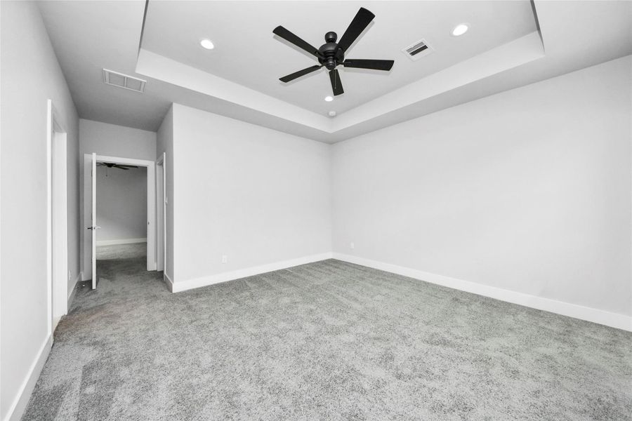 Spacious, unfurnished interior of a new home in , Houston (Image 25).