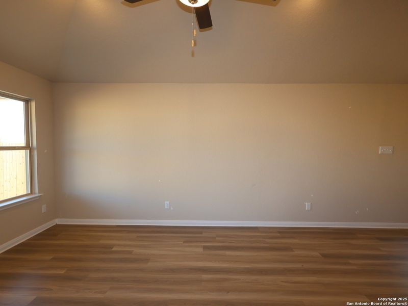 Spacious, unfurnished interior of a new home in Park Place, New Braunfels (Image 18).