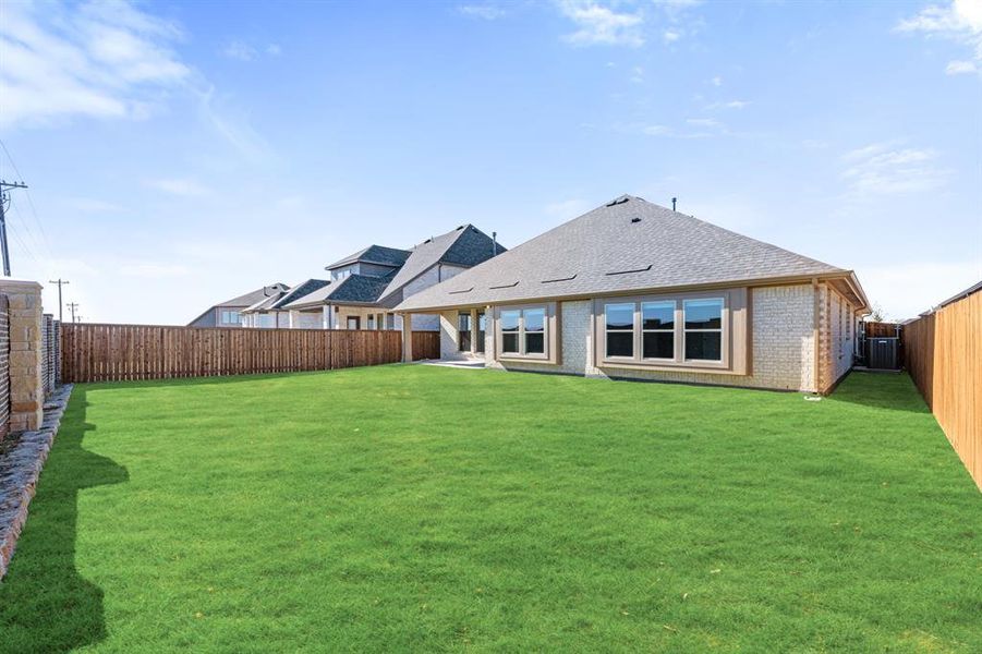 Exterior details and patio area of a home in Sonoma Verde, McLendon-Chisholm (Image 3).