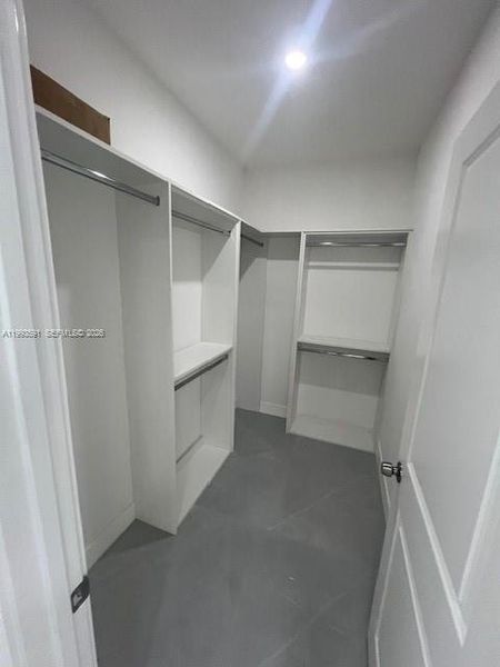 Spacious, unfurnished interior of a new home in , Miami (Image 16).