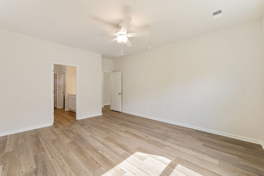 Spacious, unfurnished interior of a new home in Radley Place, Chesnee (Image 20).