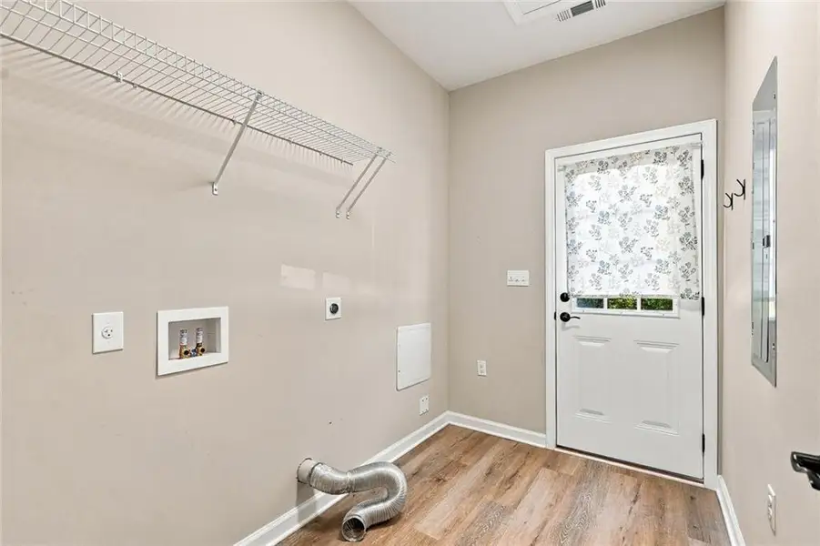 Spacious, unfurnished interior of a new home in , Temple (Image 23).