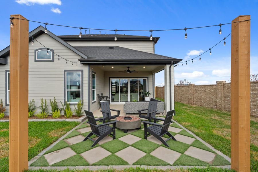 Exterior details and patio area of a home in Westland Ranch, League City (Image 36).