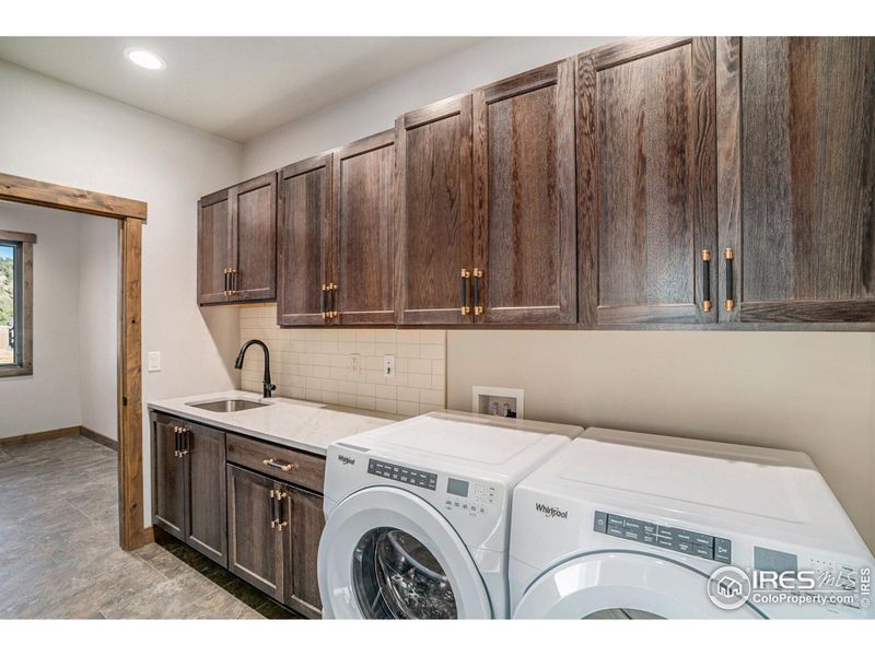 Laundry room with sink Laundry room with sink