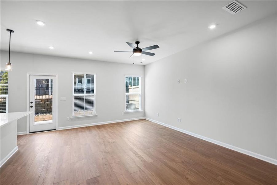 Spacious, unfurnished interior of a new home in Adler Springs, Powder Springs (Image 7).
