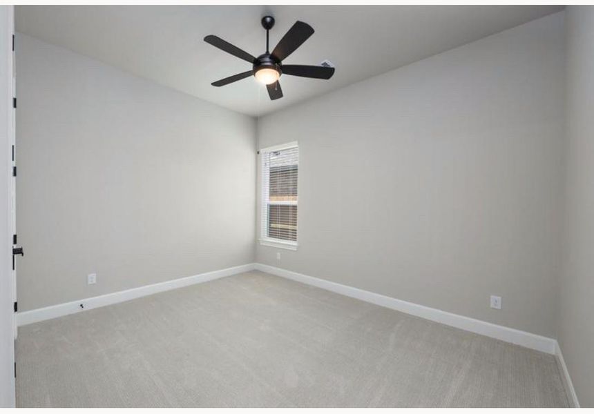 Spacious, unfurnished interior of a new home in Sierra Vista, Iowa Colony (Image 5).