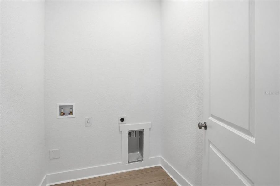 Spacious, unfurnished interior of a new home in , Port Charlotte (Image 24).