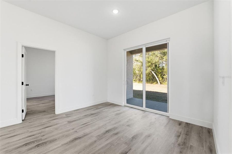 Spacious, unfurnished interior of a new home in , Ocala (Image 22).