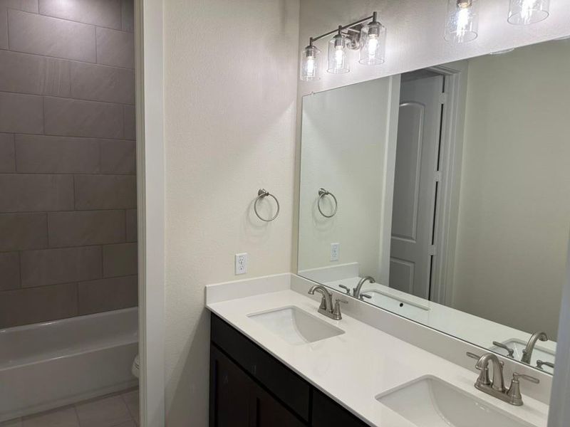 Furnished interior view inside a new home in , Leonard (Image 11).