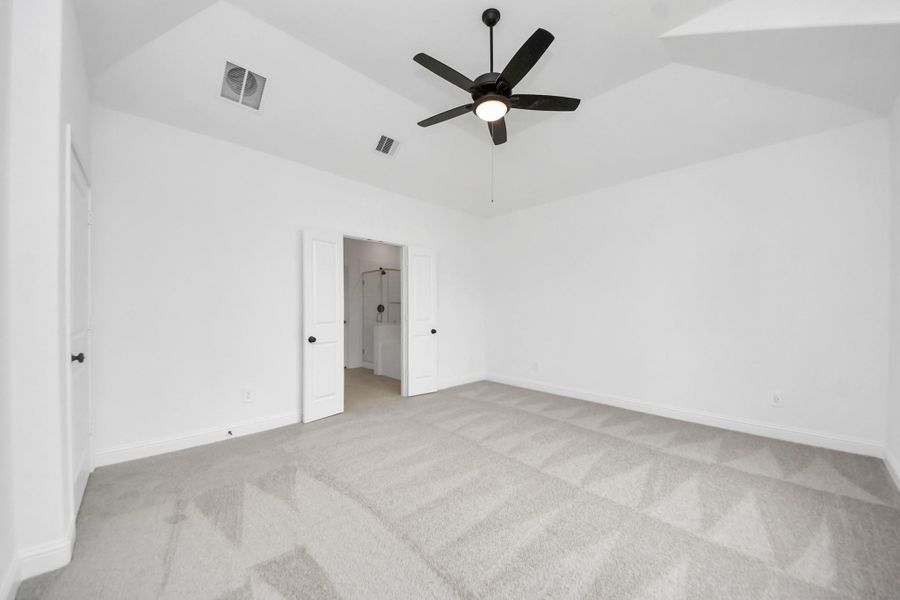Spacious, unfurnished interior of a new home in , Missouri City (Image 31).