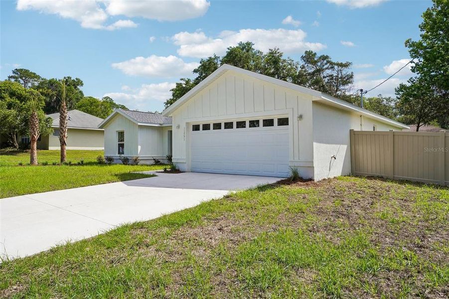 Front exterior of a new home in , Dunnellon, FL, highlighting curb appeal (Image 27).