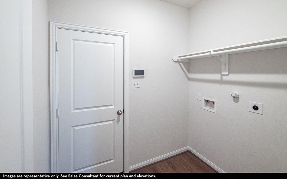 Spacious, unfurnished interior of a new home in Pearlbrook, Texas City (Image 12).
