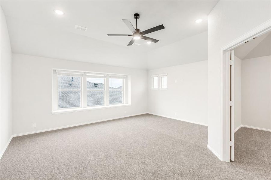 Spacious, unfurnished interior of a new home in Villages of Walnut Grove, Midlothian (Image 32).