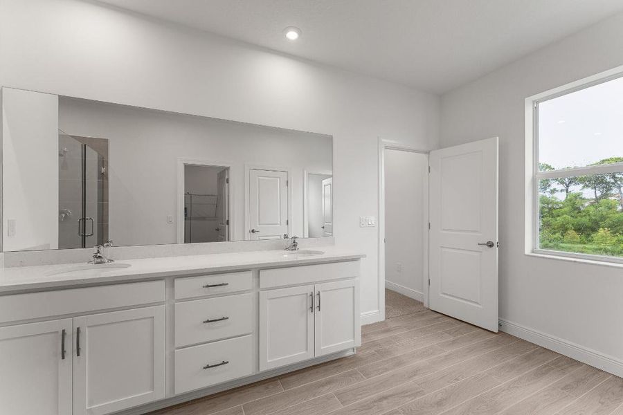 US_SEF_MARINA_LOT 24_owners bath 2