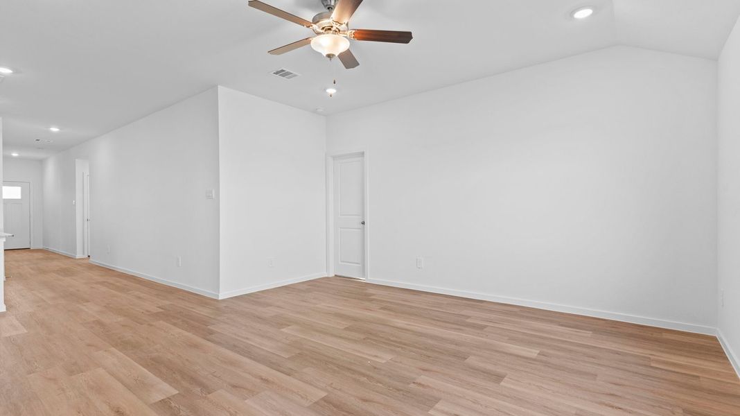 Spacious, unfurnished interior of a new home in Caldwell Crossing, Iowa Colony (Image 11). Spacious, unfurnished interior of a new home in Caldwell Crossing, Iowa Colony (Image 11).