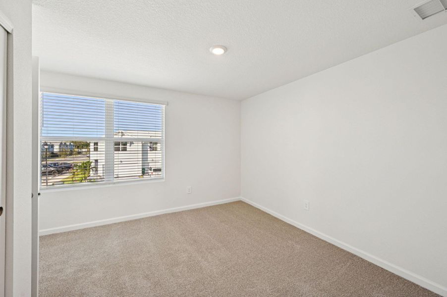 Spacious, unfurnished interior of a new home in Tidewater, Fort Pierce (Image 31).