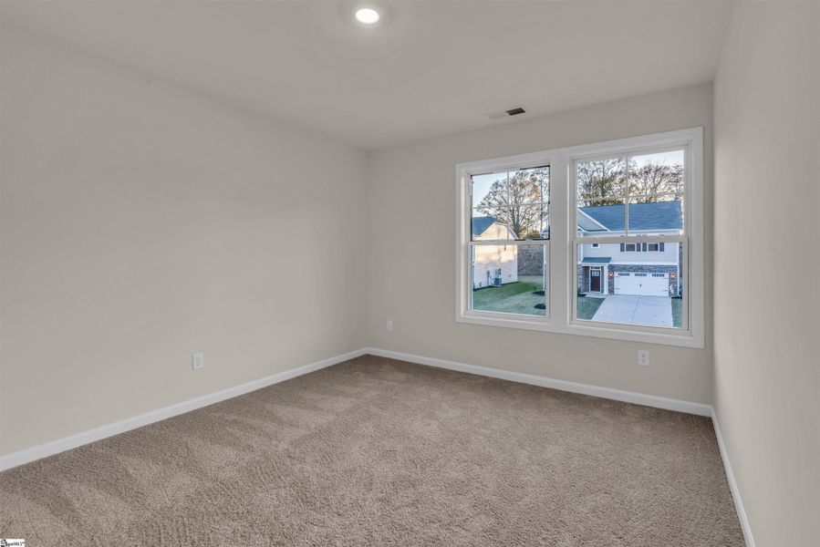 Spacious, unfurnished interior of a new home in Lynbrook, Boiling Springs (Image 21).