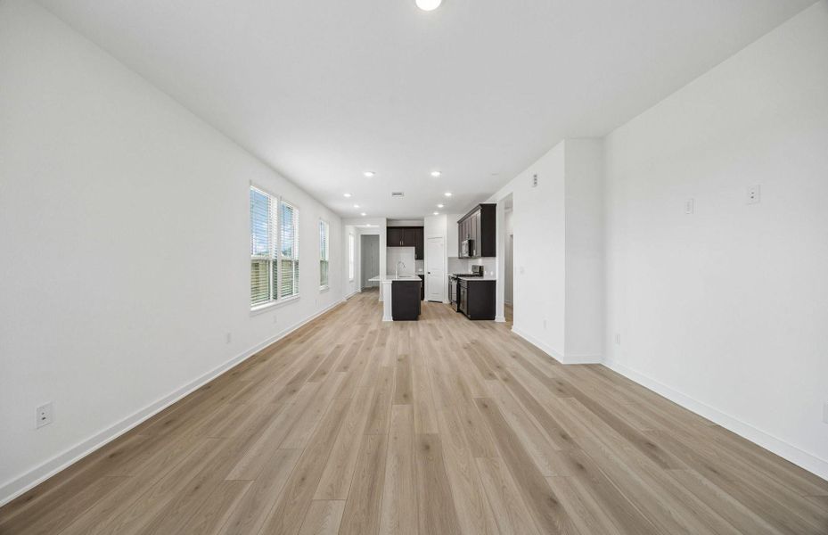 Spacious, unfurnished interior of a new home in Ryehill, Sugar Land (Image 23).