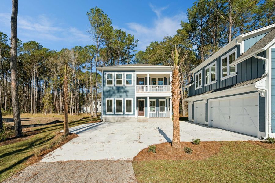 Exterior details and patio area of a home in , Awendaw (Image 3).