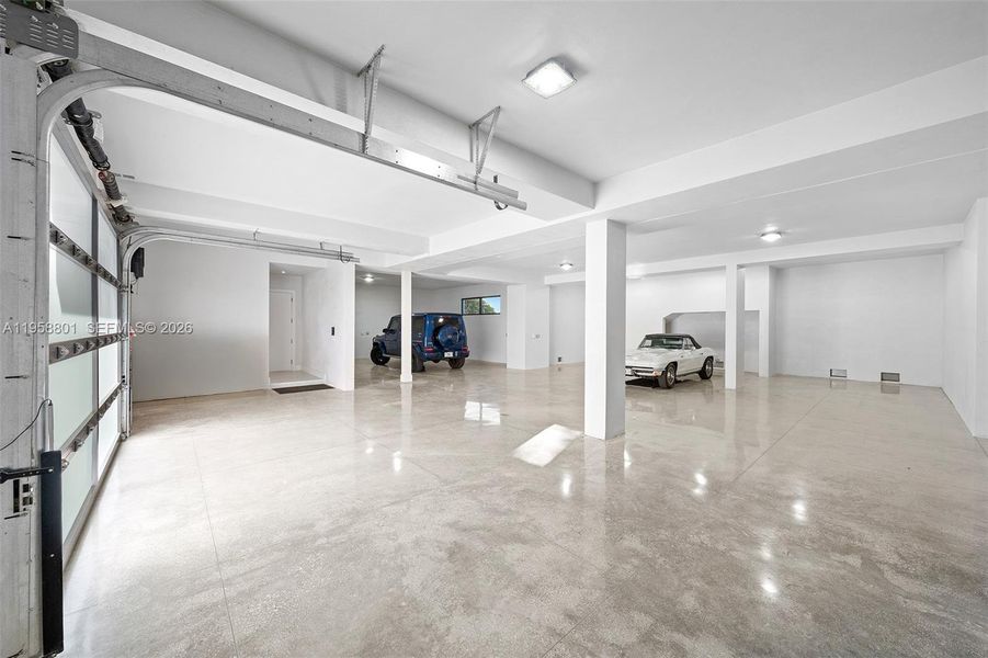 2500 plus sf parking