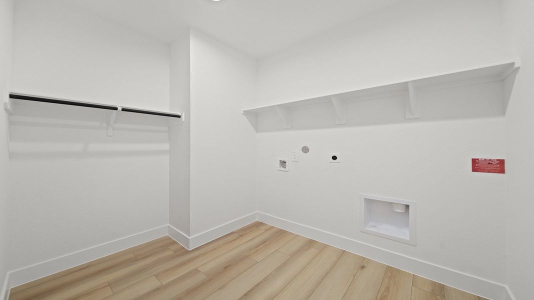 Spacious, unfurnished interior of a new home in Silverthorne, Conroe (Image 24).