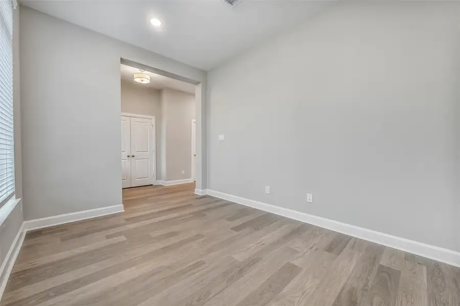 Spacious, unfurnished interior of a new home in , Richmond (Image 20).