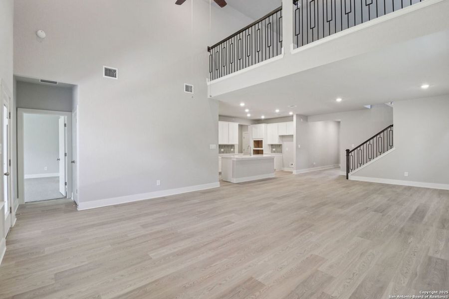 Spacious, unfurnished interior of a new home in Fox Falls, Boerne (Image 32).