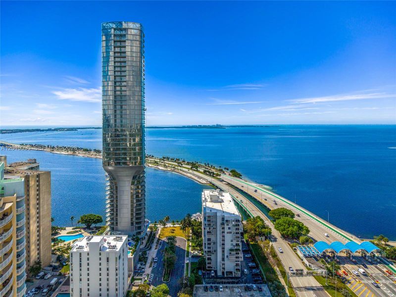 Condo located in Miami, FL showcasing its design and architecture (Image 59).