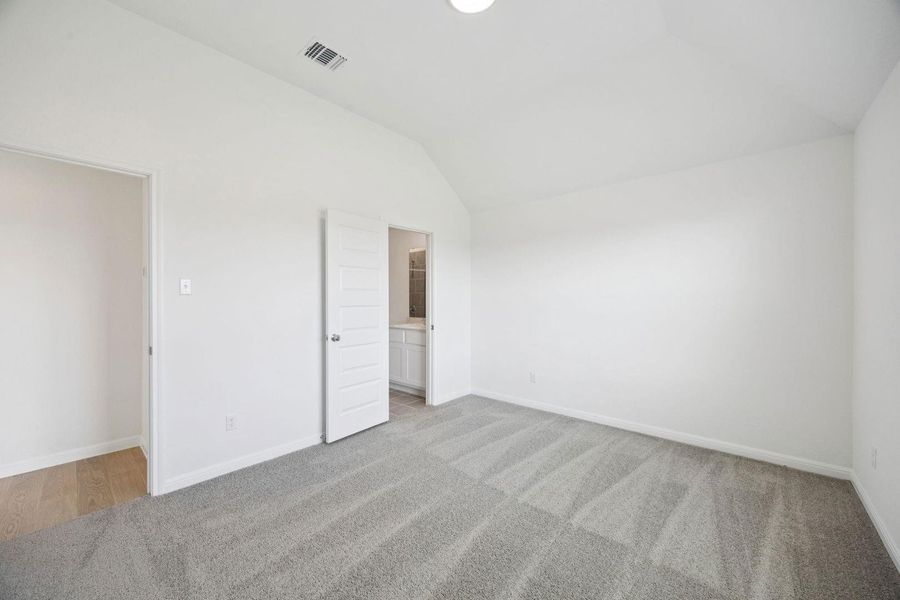 Spacious, unfurnished interior of a new home in Trinity Ranch, Elgin (Image 21).